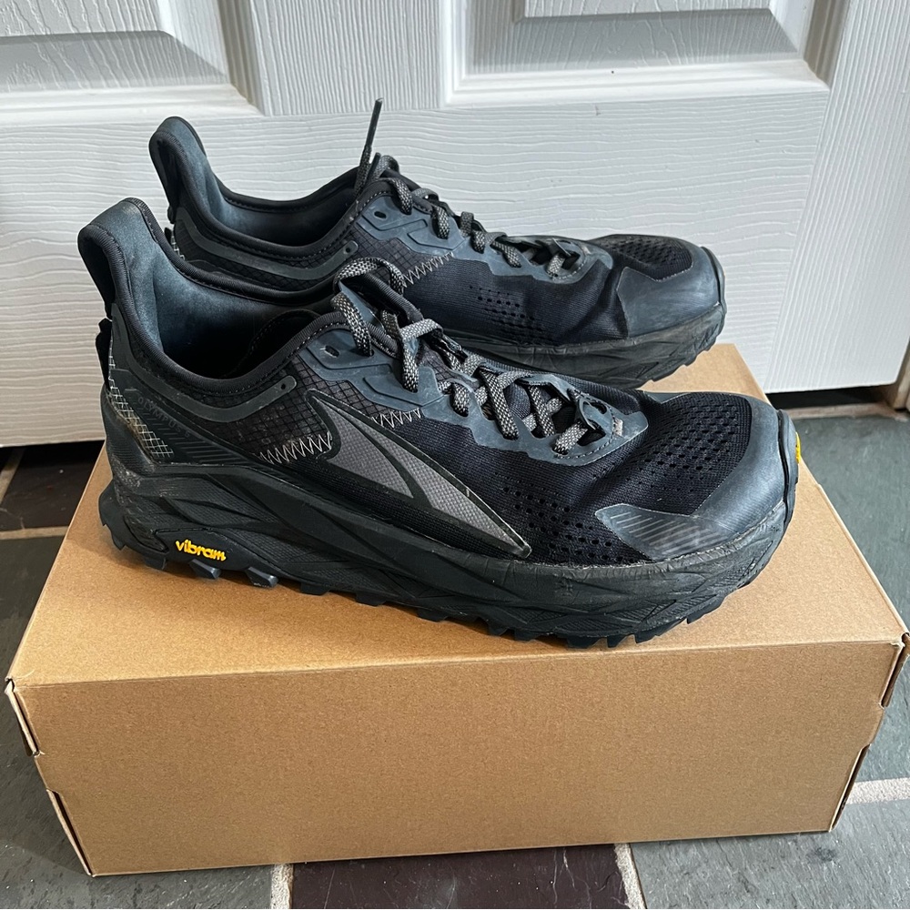Altra Olympus 5 Men’s Trail Running Sneaker, size 8.5